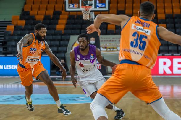 突遭赛季禁 突遭赛季禁